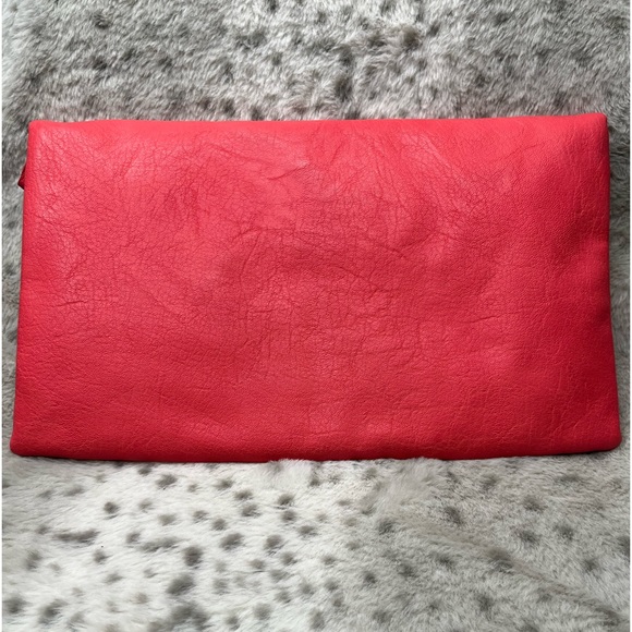 Large Coral Clutch w/Removable Chain - Picture 2 of 7